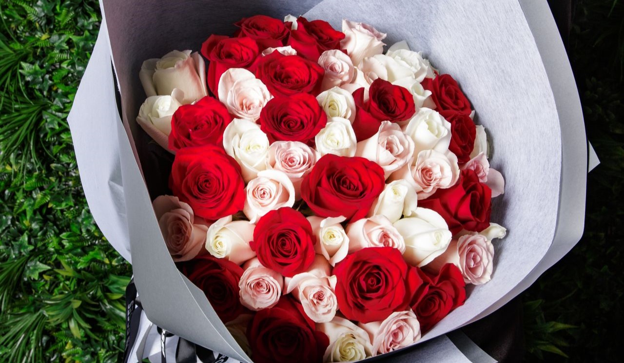 Celebrate ‘National Girlfriend's Day’ with Mr Roses! - Raiz Invest